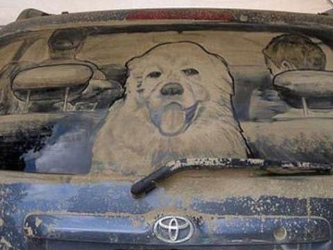 车内灰尘多要怎样清理？拿毛巾擦？教你一个土法子，天天开新车！