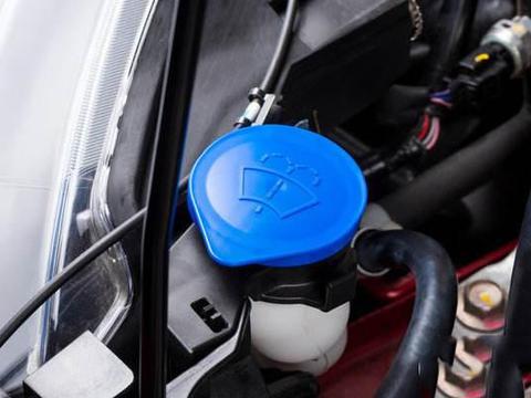 加个玻璃水还有这么多讲究？玻璃水加错后果很严重