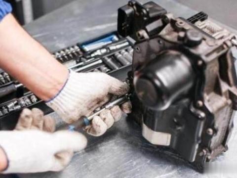 变速箱油多久换一次？修车师傅：超过这个里程数，离报废就不远了