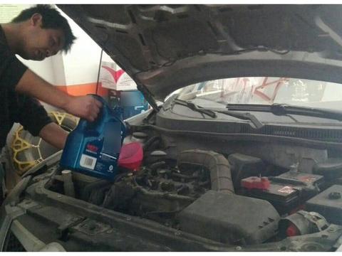 5千到6千公里换次机油是扯淡？十年汽修工：钱花了车也折腾废了