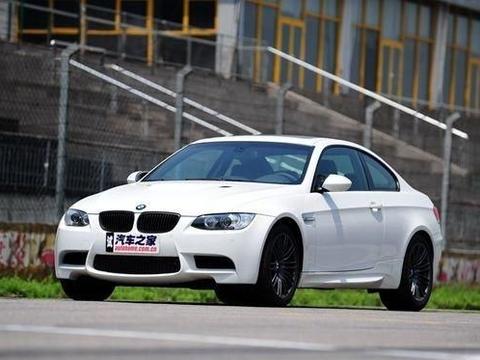 不到30万买台8缸宝马，年轻人快来