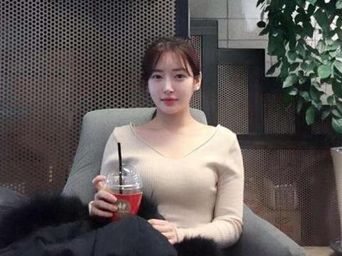 35岁的“老阿姨”颜值、魅力不输20岁少女