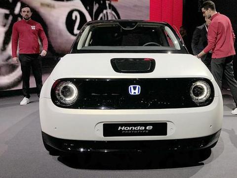 本田又一“硬货”亮相，无框车门，五连屏设计，续航超200公里！