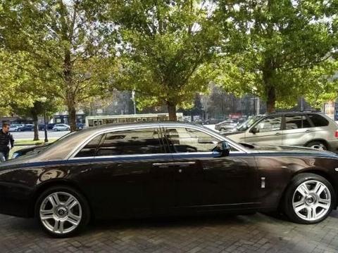 劳斯莱斯车主晒出保养收费单，网友：一次保养，买我好几辆车了