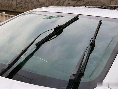 雨刮器刮不干净还有异响？老司机：别急着换，自己花1块钱就搞定