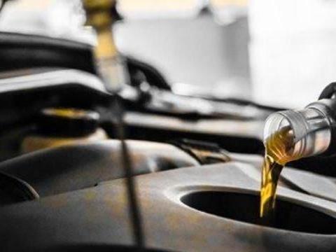 机油更换的时间到了，里程数却没到，需不需要去更换？为什么？