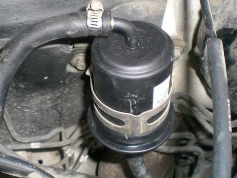 汽油滤清器多少公里更换一次？根据什么来决定更换周期呢？