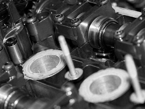 汽车出现这样的状况，记得换火花塞，不然下次就该换汽车发动机了