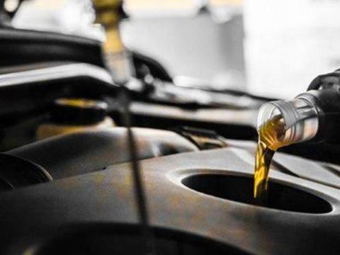 机油更换的时间到了，里程数却没到，需不需要去更换？为什么？