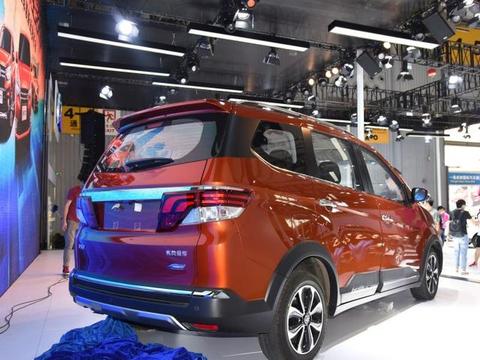 家用MPV启辰M50V，外观流畅内饰温馨，行驶很平稳