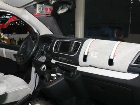 双侧滑门+四种布局，2.0T柴油+四驱，雪铁龙“商务车之王”