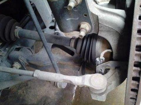 维修工：保养汽车别只换机油！切记要保养这3处，多开5年没问题