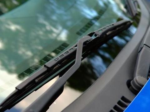 雨刮器刮不干净？别着急，1块钱就能解决，车窗明亮又干净！