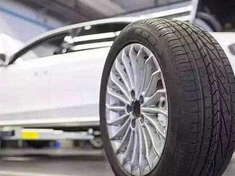 汽车轮胎开到多少公里需要换位？请记好这个数，超过就很容易爆胎