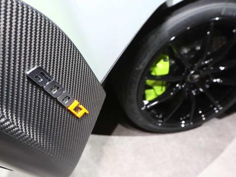 要啥兰博基尼？买这台超跑能省300多万，与千万级塞纳共享配置