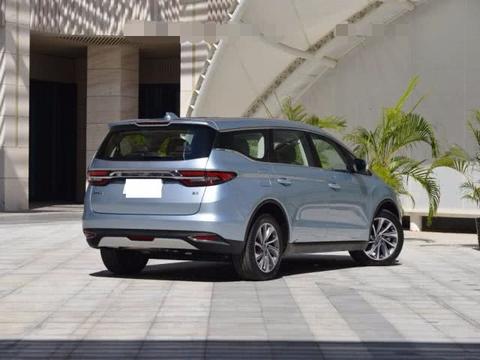 吉利嘉际上市，9.98万起，四年质保，车友：千呼万唤始出来