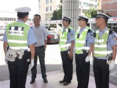 交警提醒：车险购买这4种就可以了，不要白白给保险公司送钱了