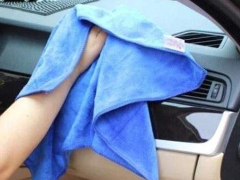 开这么多年车，才知道车内灰尘别用毛巾擦，用这招天天开新车