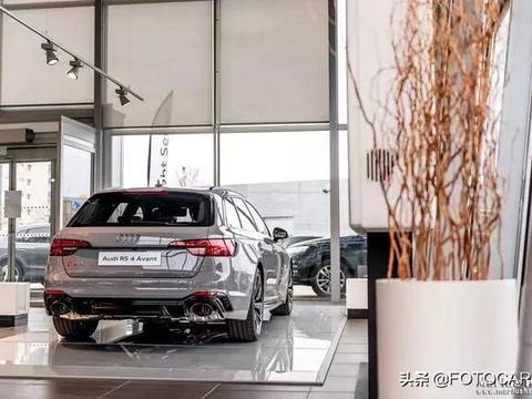 实拍|全新奥迪RS4 Avant水泥灰，RS6太贵，那你就搞台呗！
