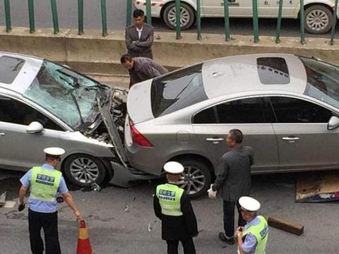 交警：这4种车险不要买，一点都用不上，纯属是给保险公司送钱