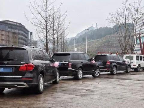南充富二代求婚车队堪称车展，现场豪车总值几千万，男主真有心思