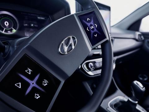 更贴近驾驶员需求 现代展示包括方向盘屏幕的未来驾驶室