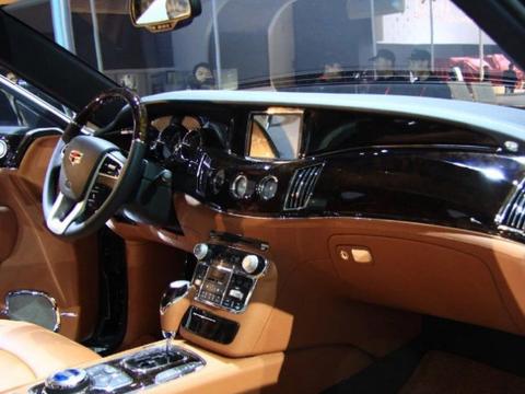 国产“劳斯莱斯”亮相，比宾利还大气，一看价格，网友：火遍全国