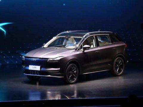 爱驰汽车携纯电动超跑及纯电动SUV车型 亮相上海国际车展