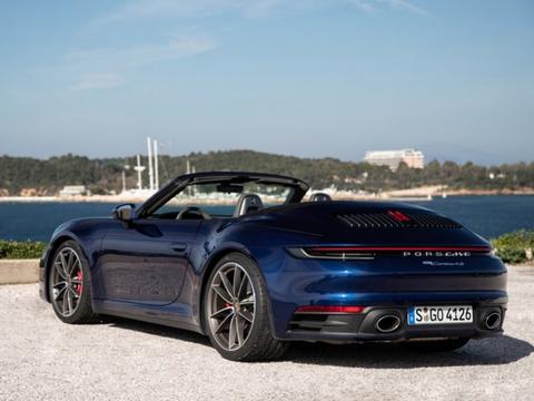 每个男人都梦想拥有一台911，4秒内破百的敞篷版肯定更受欢迎