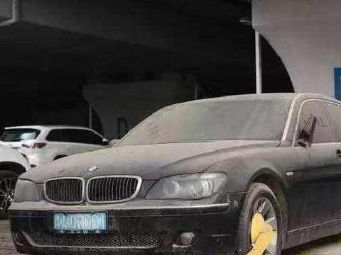 价值百万的宝马停车场扔4年，标价3万无人敢买