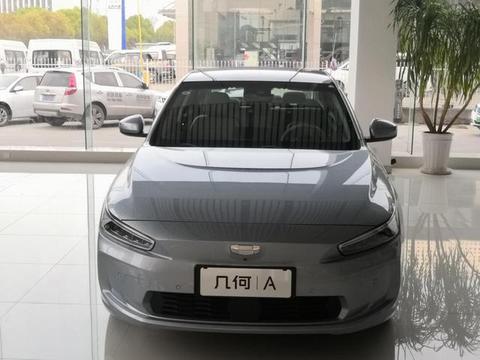 到店实拍吉利几何A 整车设计都是亮点 内饰碾压特斯拉