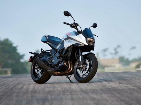 铃木又一“爆美”摩托亮相，车重215kg，四缸动力，配滑动离合器