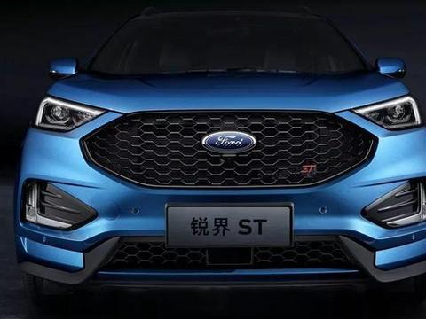 你看，那个300斤的大胖子是个足球运动员！