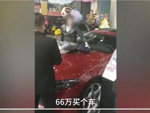 研究生姑娘66万买奔驰车没开出4S店,就要换发