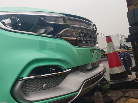 上海车展探馆：陆风这颜色怎么样