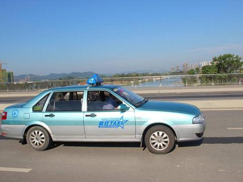 秦皇岛出租车遭保险公司集体拒保