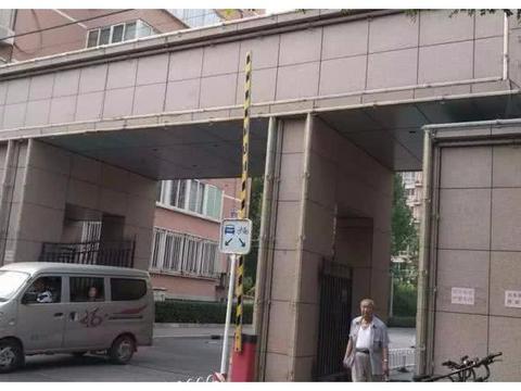 住9万一平高档小区的人开什么车？地库曝光，结果太意外