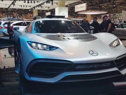 最“牛”奔驰现车展，外观似鲨鱼，买到赚千万，5万公里引擎报废