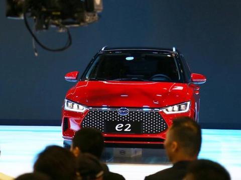 e系列旗下第三款新车 比亚迪e2正式亮相/龙脸造型延续