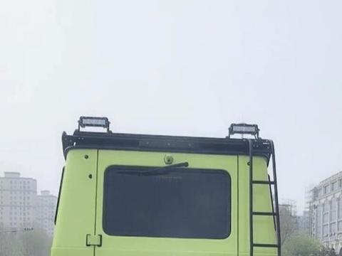 路遇京城阔少的奔驰G550,车牌是极品,一块车牌