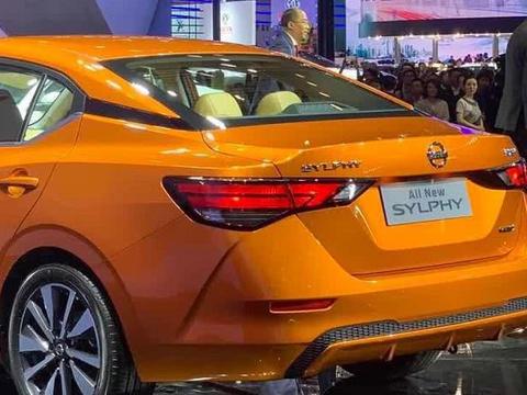 19款轩逸亮相，比保时捷帅，轴距2.714米，朗逸要难卖了