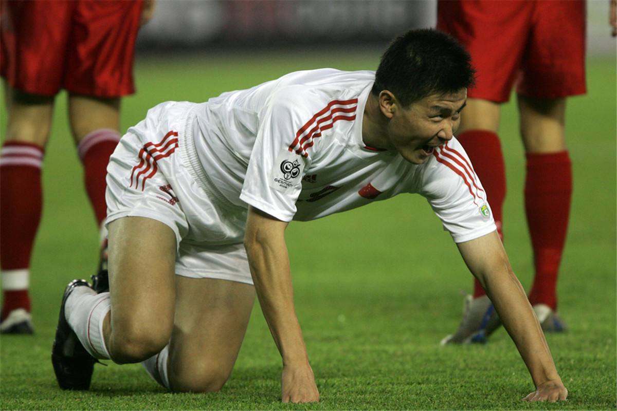 科斯塔吐口水或遭禁赛 中国足球第一人曾因此