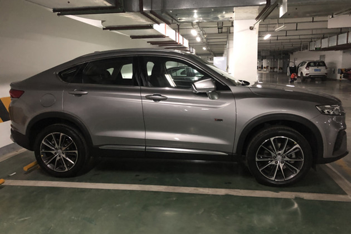 定位轿跑SUV 吉利星越实车曝光