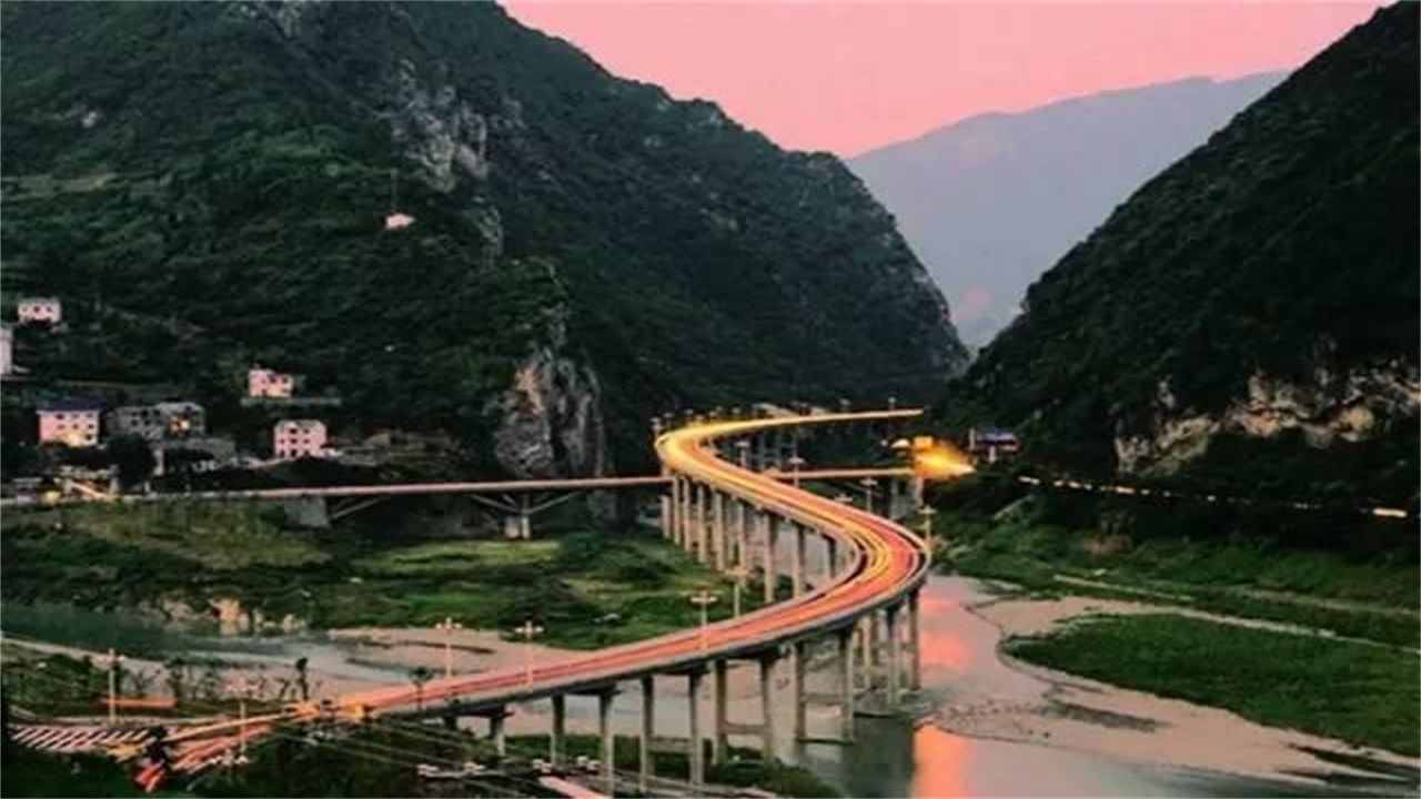 湖北最美水上公路:全程“漂”在水面上,10公里花4.4亿建造|公路|香溪河