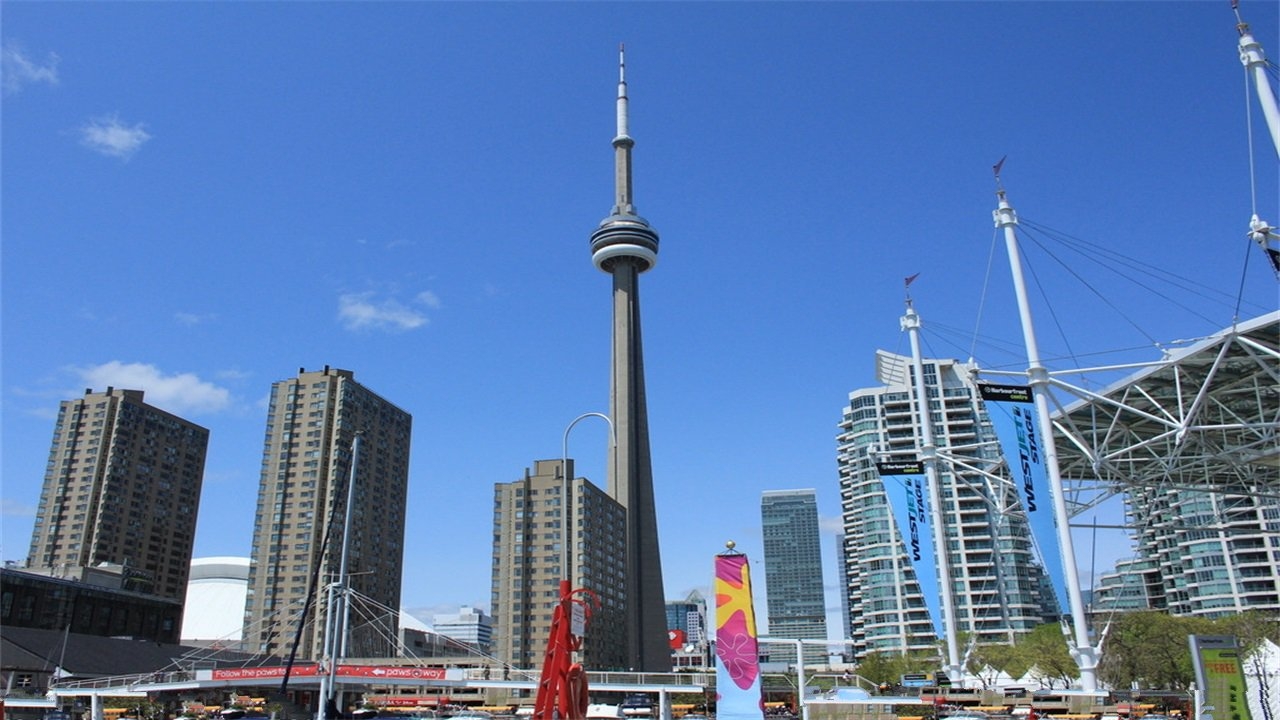 加拿大某个地标性建筑,共有113层楼高,能观光风景还能做慈善