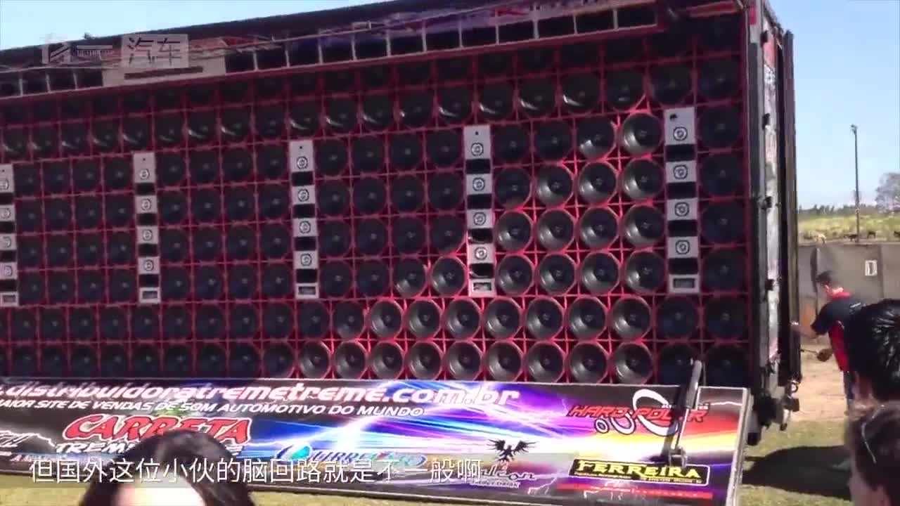 200个低音炮一起开啥感觉？老外改装卡车体验，路人：好嗨呦！