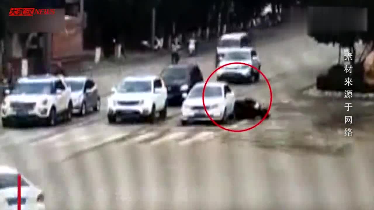 七旬老人驾驶电动车追尾轿车 车主：就赔我一元吧！