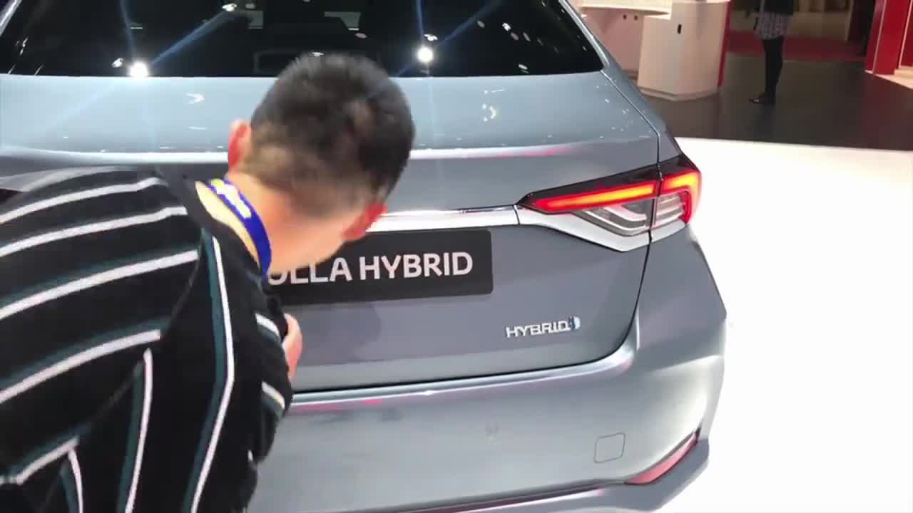 日内瓦车展实拍新一代卡罗拉：内饰曝光，国产版本设计提前剧透