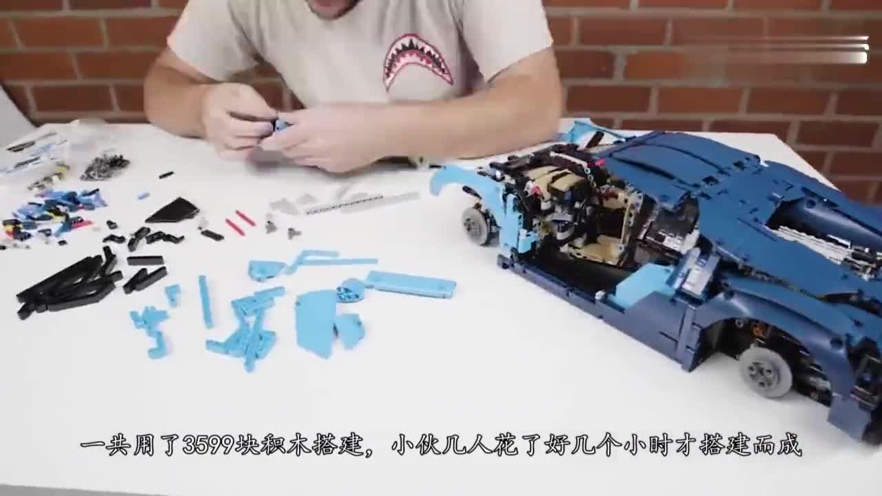 老外用乐高还原布加迪跑车，时速65公里，开上路会发生什么？