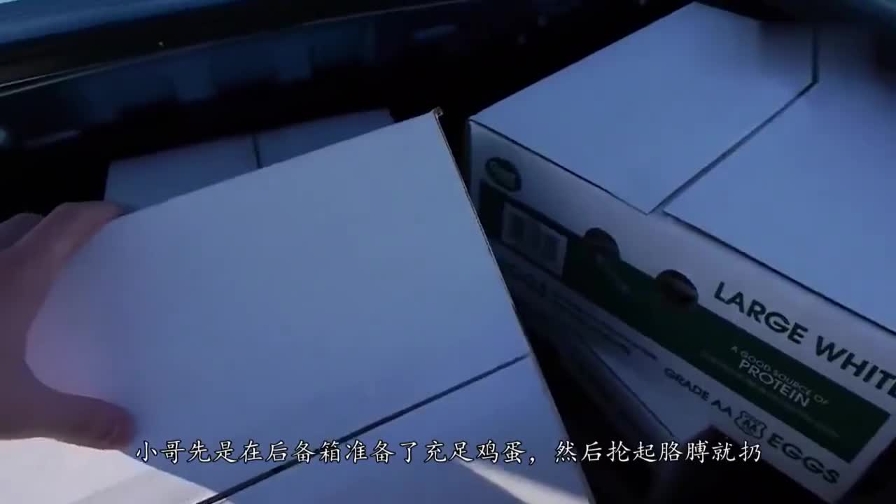 小伙往跑车上扔300个鸡蛋，然后晾了7天，这是受啥刺激了？